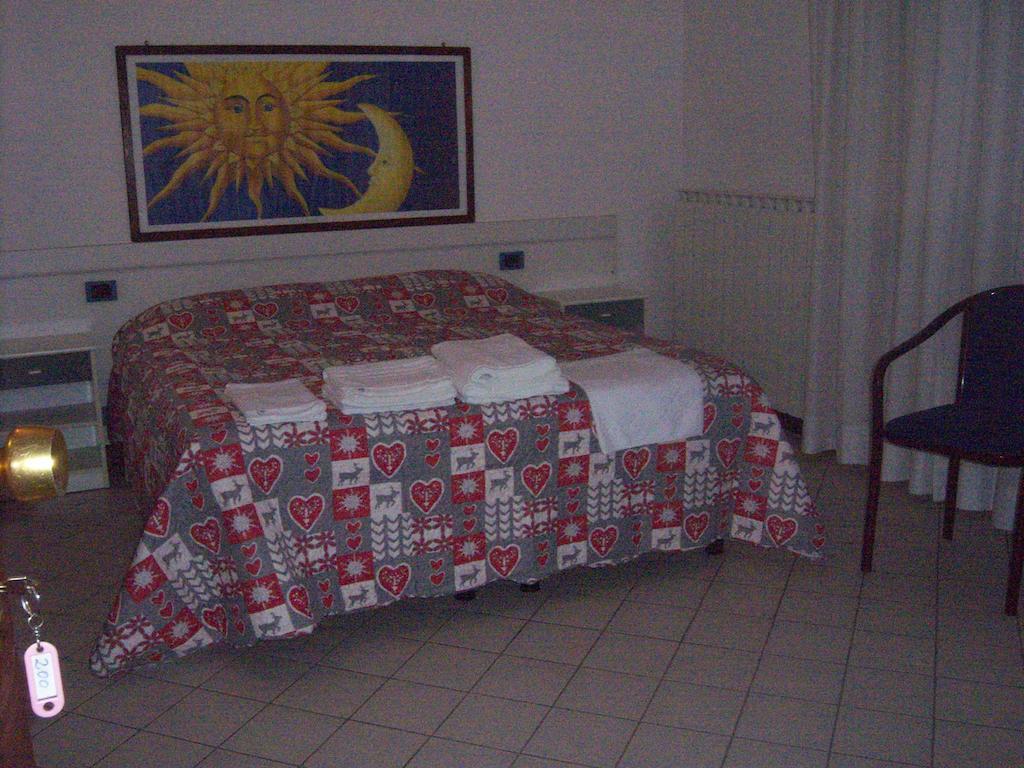 Nuovo Hotel Tripoli Settimo Vittone Habitación foto