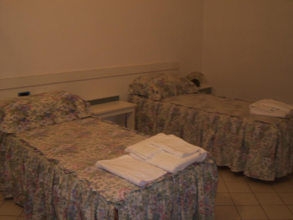 Nuovo Hotel Tripoli Settimo Vittone Habitación foto